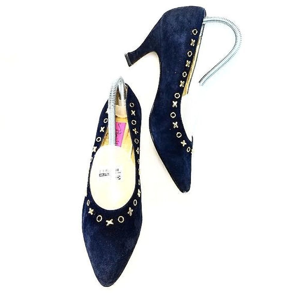 Bloomingdale's suede pumps 